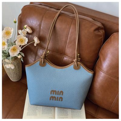 2025 Women's Pure Color Tote Bag with Minimalist Design Spacious Capacity Functional Shoulder Bag for Work and Everyday Use